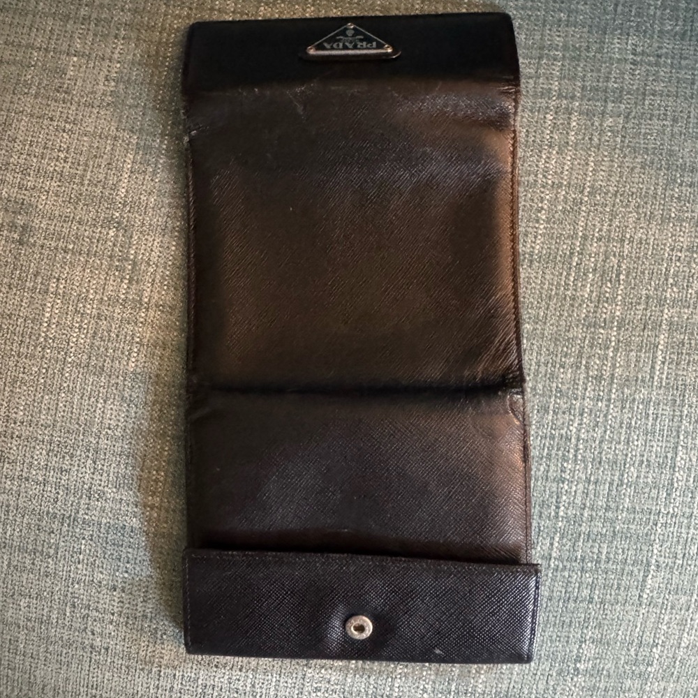 Prada Logo Plate Tri-fold Black Saffiano Leather Wallet - Picture 4 of 8